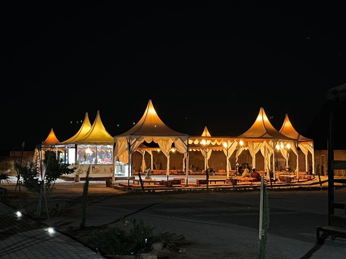 Al Sultana Luxury Camp Villa Wadi Rum Buitenkant foto