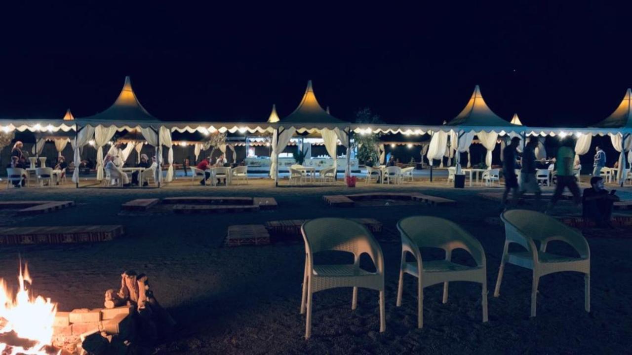 Al Sultana Luxury Camp Villa Wadi Rum Buitenkant foto