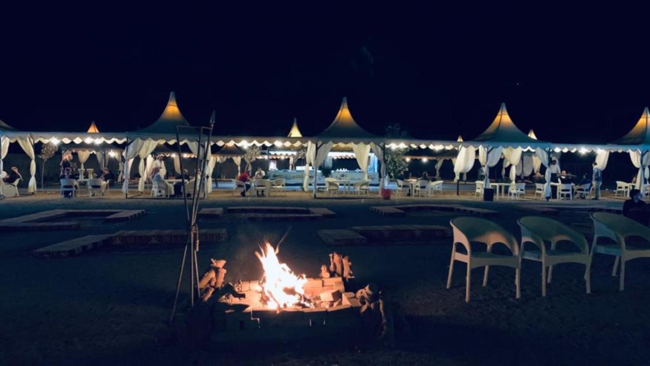 Al Sultana Luxury Camp Villa Wadi Rum Buitenkant foto