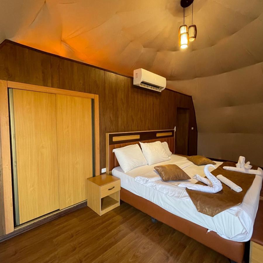 Al Sultana Luxury Camp Villa Wadi Rum Buitenkant foto