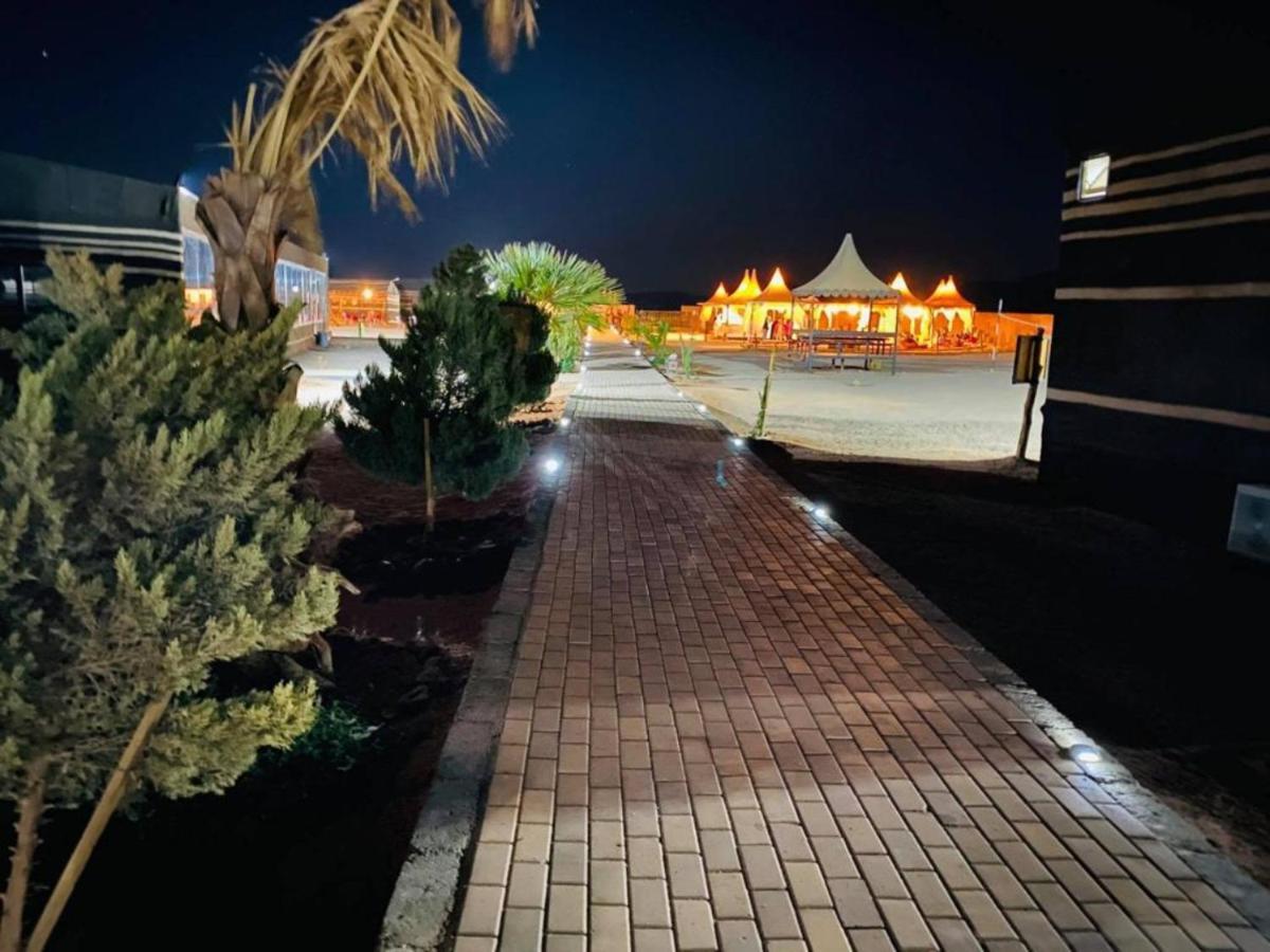 Al Sultana Luxury Camp Villa Wadi Rum Buitenkant foto