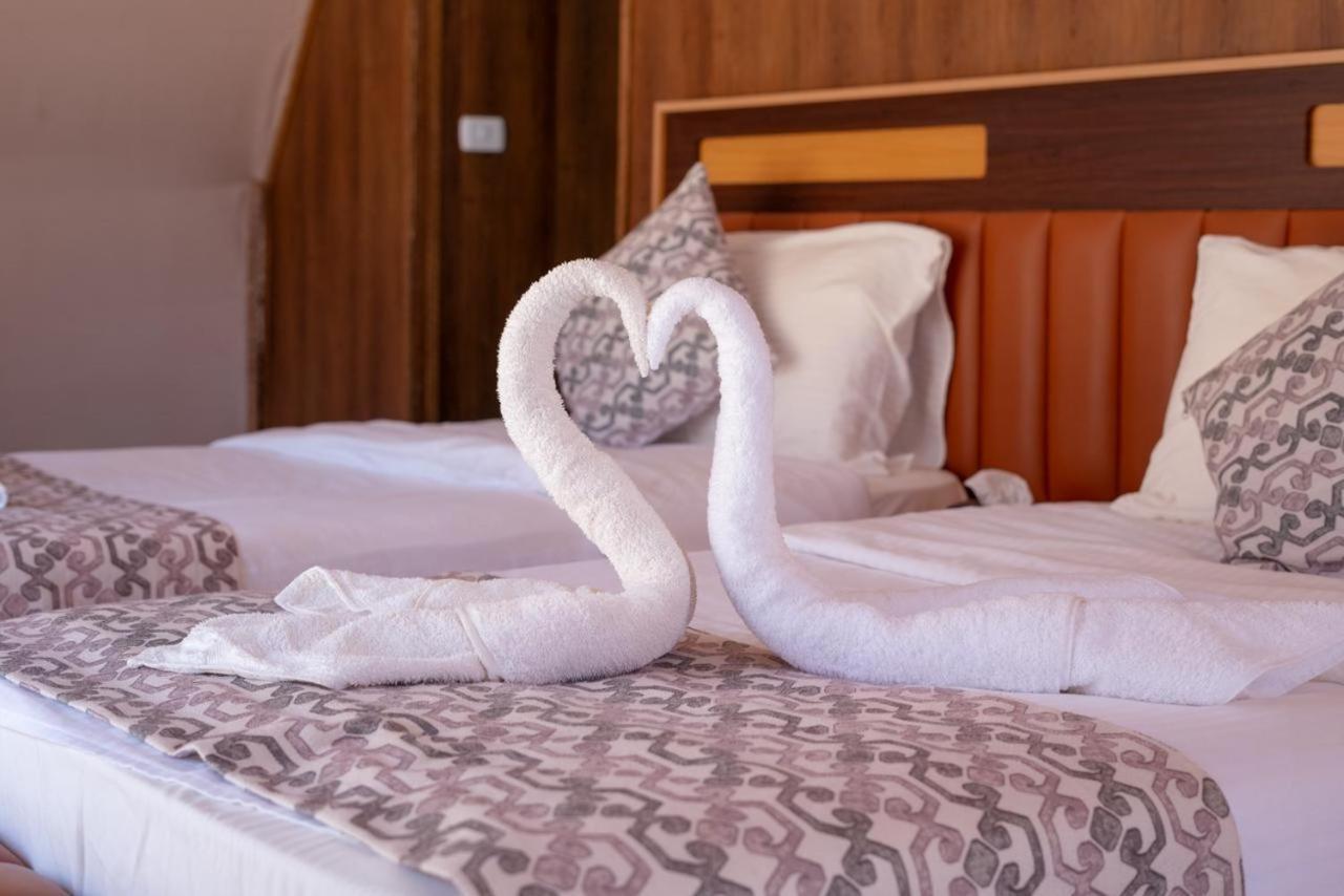 Al Sultana Luxury Camp Villa Wadi Rum Buitenkant foto