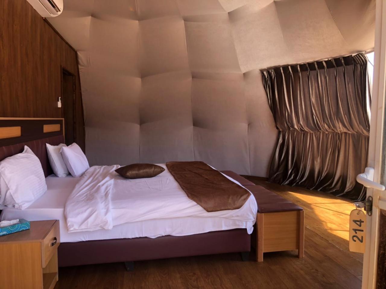 Al Sultana Luxury Camp Villa Wadi Rum Buitenkant foto